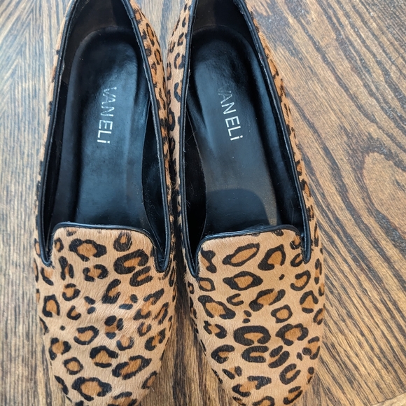Vaneli Leopard Print Flats size 7 - Picture 2 of 2